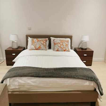 Comfy 1 Bed Studio 1 Minute From Train Station Apartman London Kültér fotó