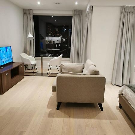 Comfy 1 Bed Studio 1 Minute From Train Station Apartman London Kültér fotó