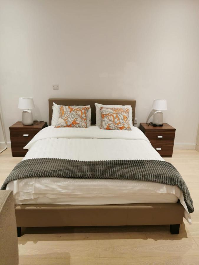 Comfy 1 Bed Studio 1 Minute From Train Station Apartman London Kültér fotó