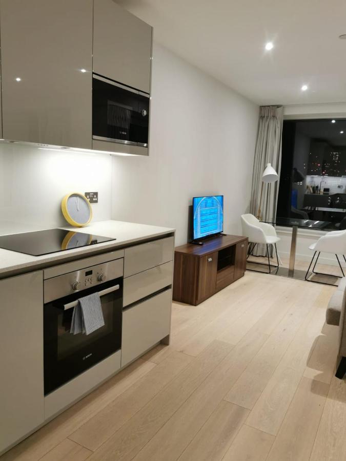 Comfy 1 Bed Studio 1 Minute From Train Station Apartman London Kültér fotó