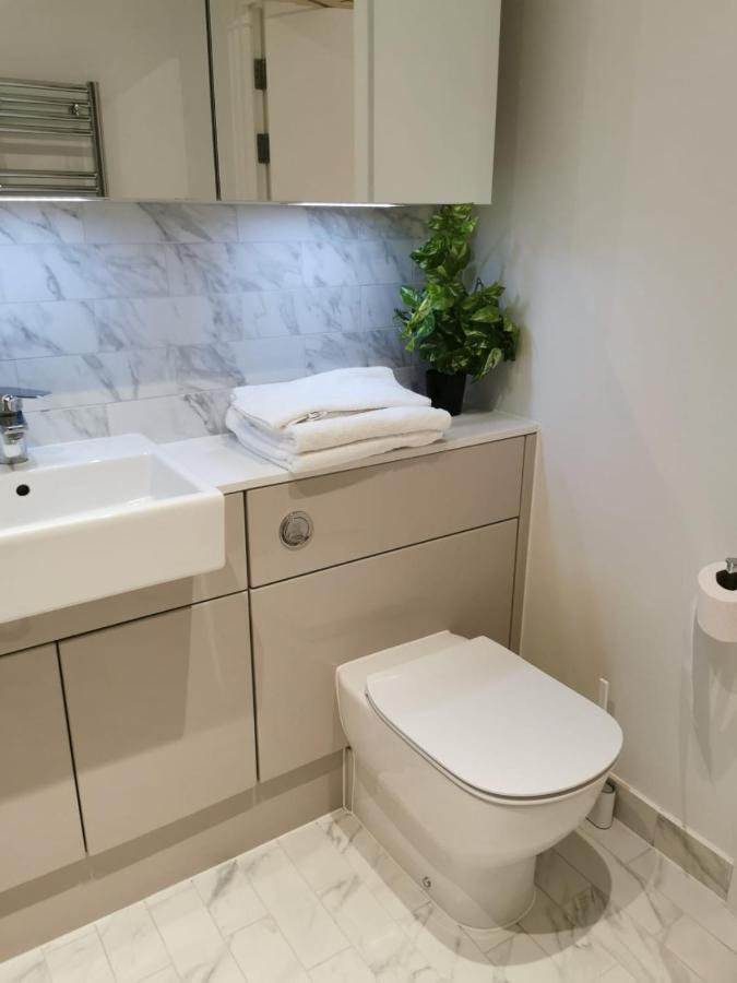 Comfy 1 Bed Studio 1 Minute From Train Station Apartman London Kültér fotó