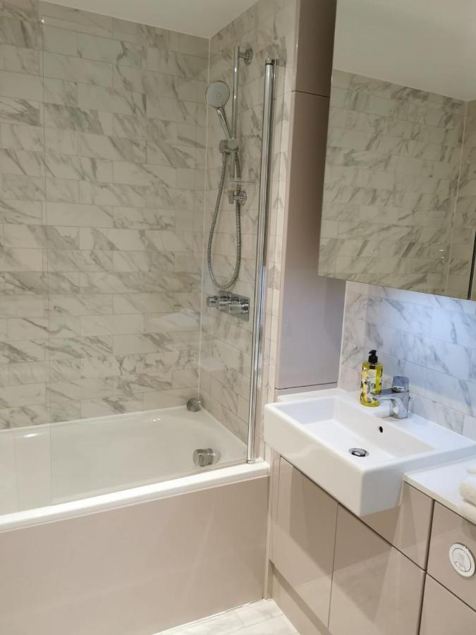 Comfy 1 Bed Studio 1 Minute From Train Station Apartman London Kültér fotó